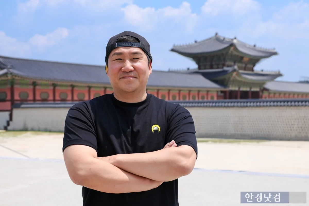 미국 마트에서 떡볶이가 판매 1위를 했다는 내용의 기사 헤드라인