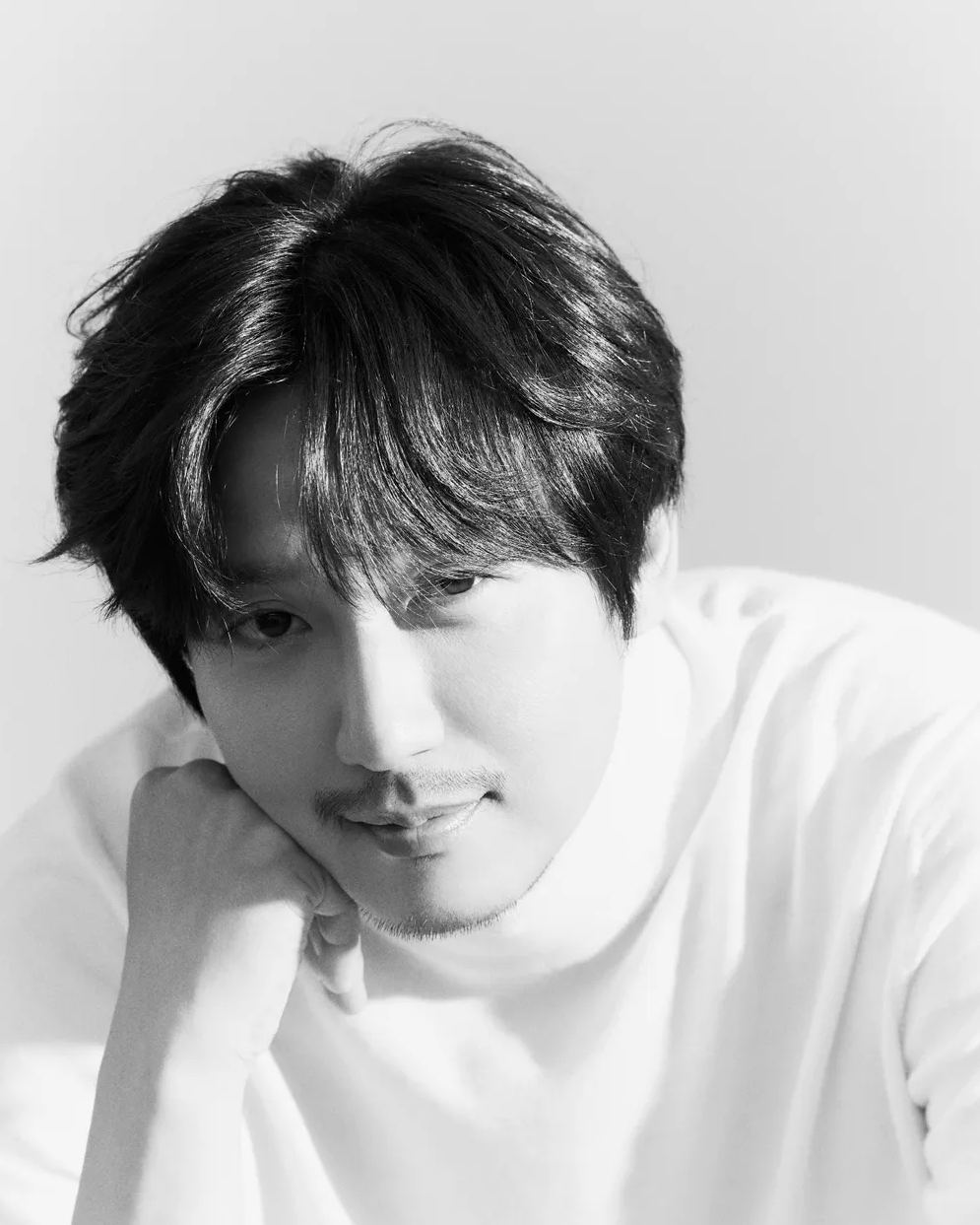 김남길과 이주빈의 사진. 두 배우가 '신성한, 이혼' 출연을 논의 중이다.