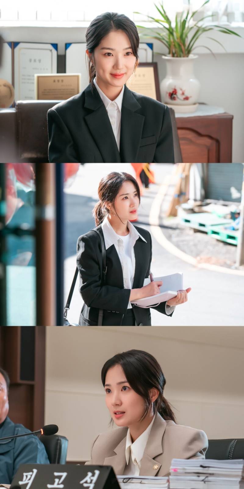 김혜윤이 변호사 복장을 하고 서류를 든 채 카메라를 보고 있다.