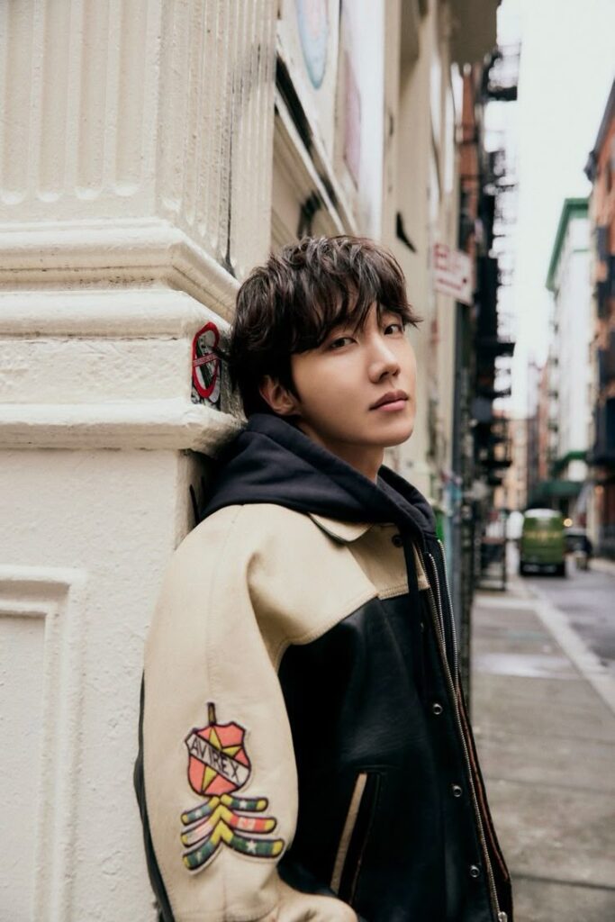 BTS成員J-Hope近日因直播片段受到外貌攻擊。