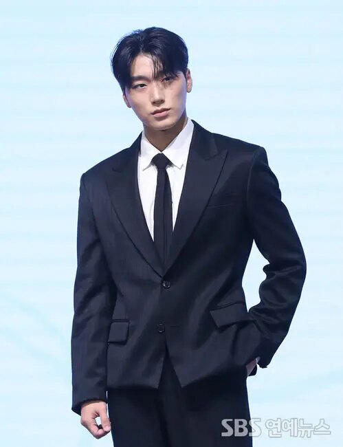 San與Wooyoung在共同頻道中討論未來內容。