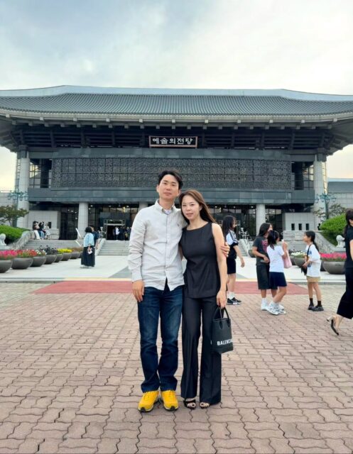 英哲的 Instagram 帳號上仍保留兩人照片。