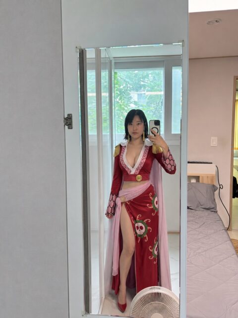 李世英曾在節目與YouTube頻道分享整形相關經驗。