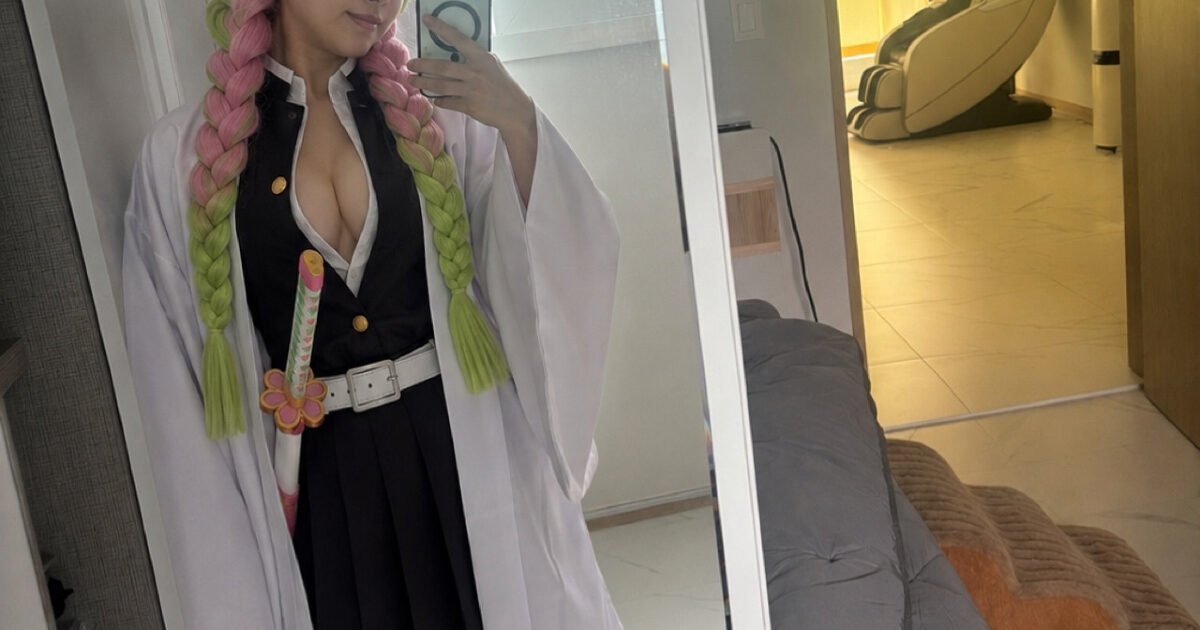 李世英近日因接連公開Cosplay照片受到關注。