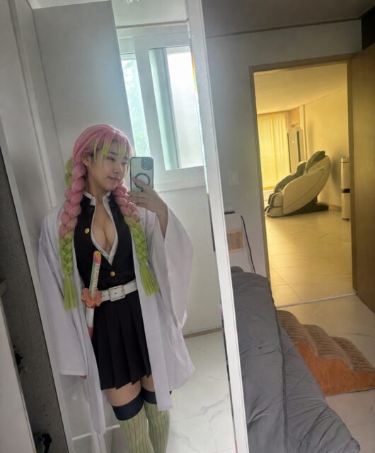 李世英7月15日公開新的Cosplay造型。