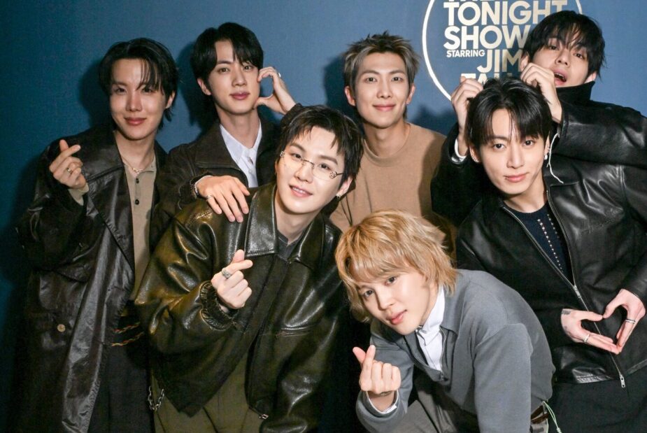BTS相關資料照,原始說明為《The Tonight Show With Jimmy Fallon》。