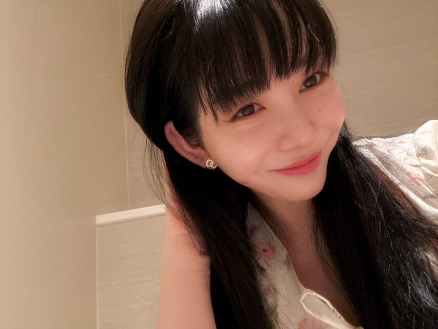 Kwon Mina's recent photos raise health concerns.