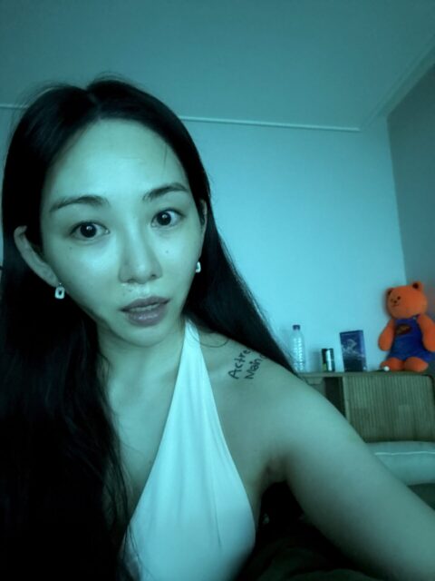 Kwon Mina shares recent selfies.