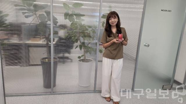 이혜원 그레이스뷰티 대표가 자사 브랜드 아뉴브 제품을 소개하고 있다.