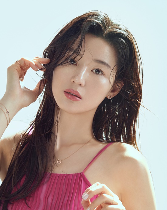 전지현, 우아한 비주얼로 여름 소식 < 포토 < Star < 기사본문 - 뷰티한국